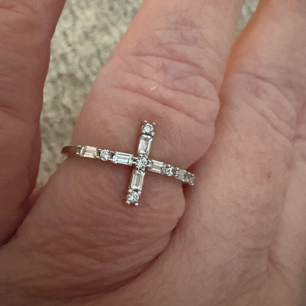 EUC stamped .925 cross ring size 8